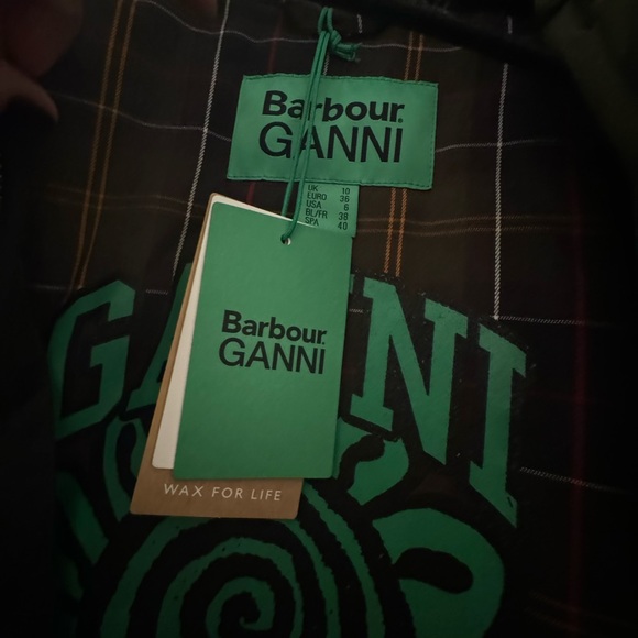 + GANNI corduroy-trimmed padded color-block waxed-cotton jacket
UK 10 - Picture 7 of 8